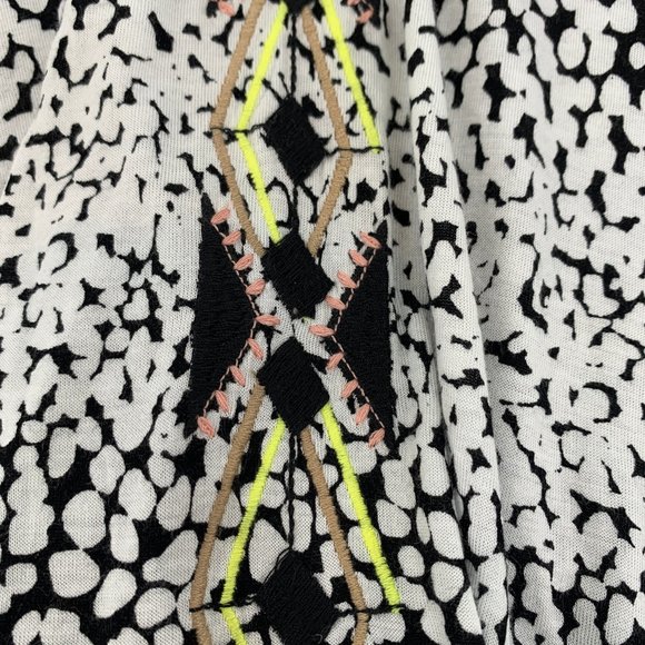 Jessica Simpson Soft Flowy Tank Top Black White Leopard Scoop Neck Viscose Small - Picture 11 of 12